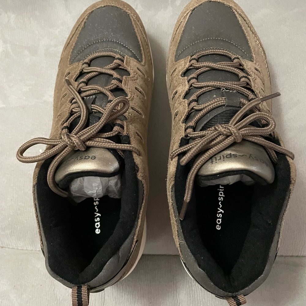 Easy Spirit brand new shoes with insole built-in